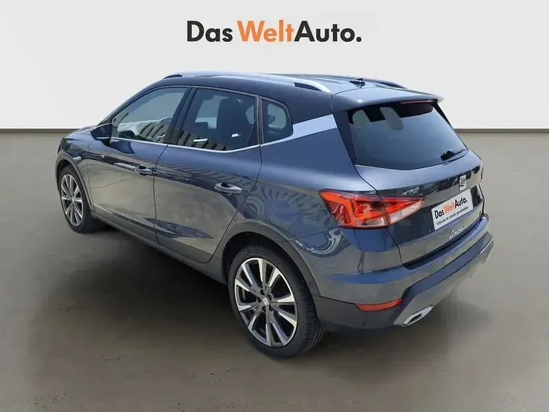 Usado Seat Arona FR 115 CV (84 kW) 2025 Gris / plata SUV