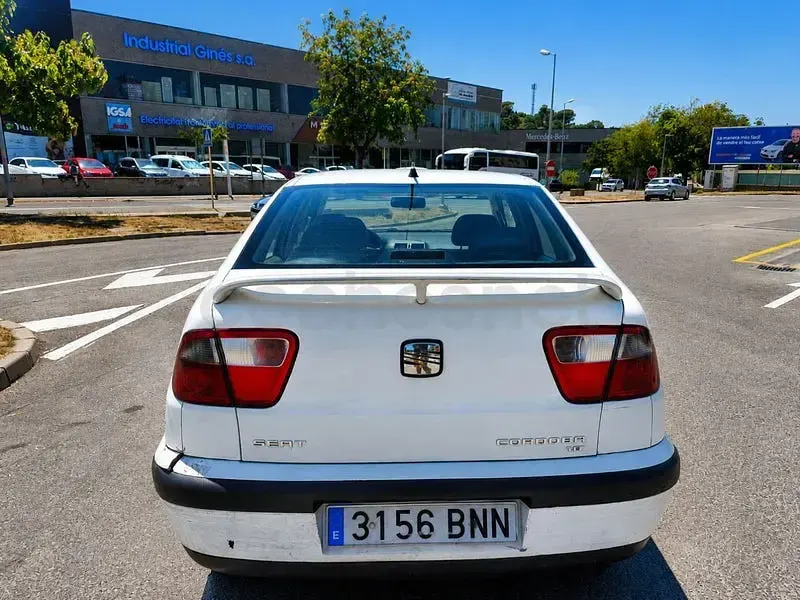 Usado Seat Cordoba 100 CV (73 kW) 2002 Blanco Berlina