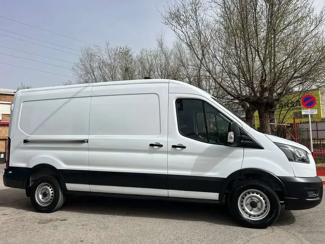 Usado Ford Transit Trend 131 CV (96 kW) 2022 Blanco Van
