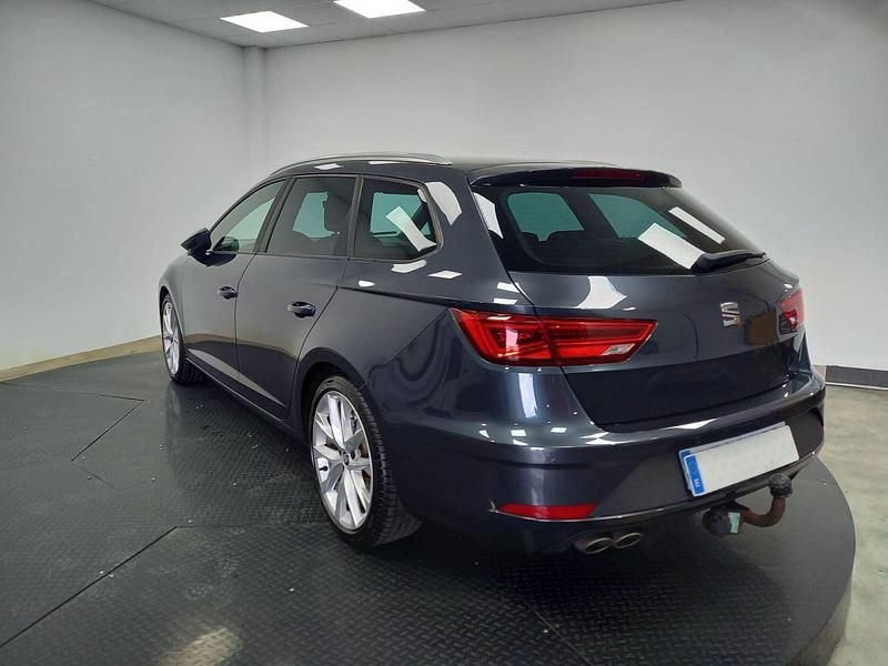 Usado Seat Leon ST FR 151 CV (111 kW) 2019 Gris Familiar