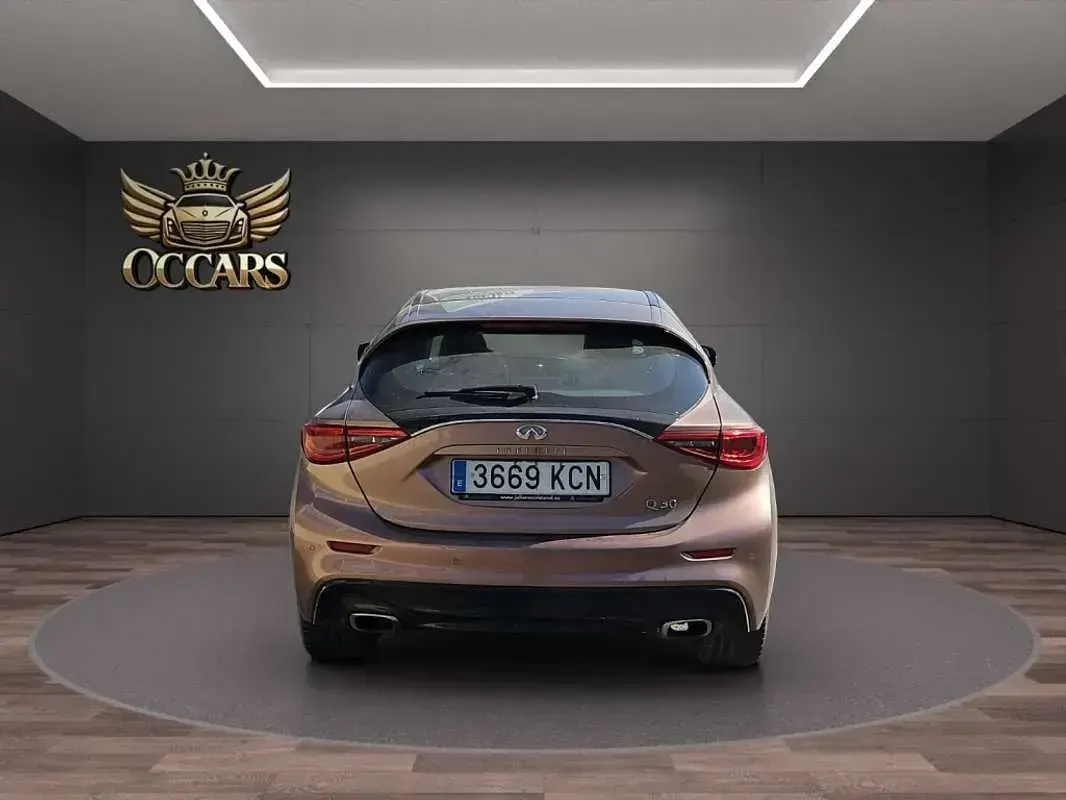 Usado Infiniti Q30 Premium 170 CV (125 kW) 2017 Beige Utilitario