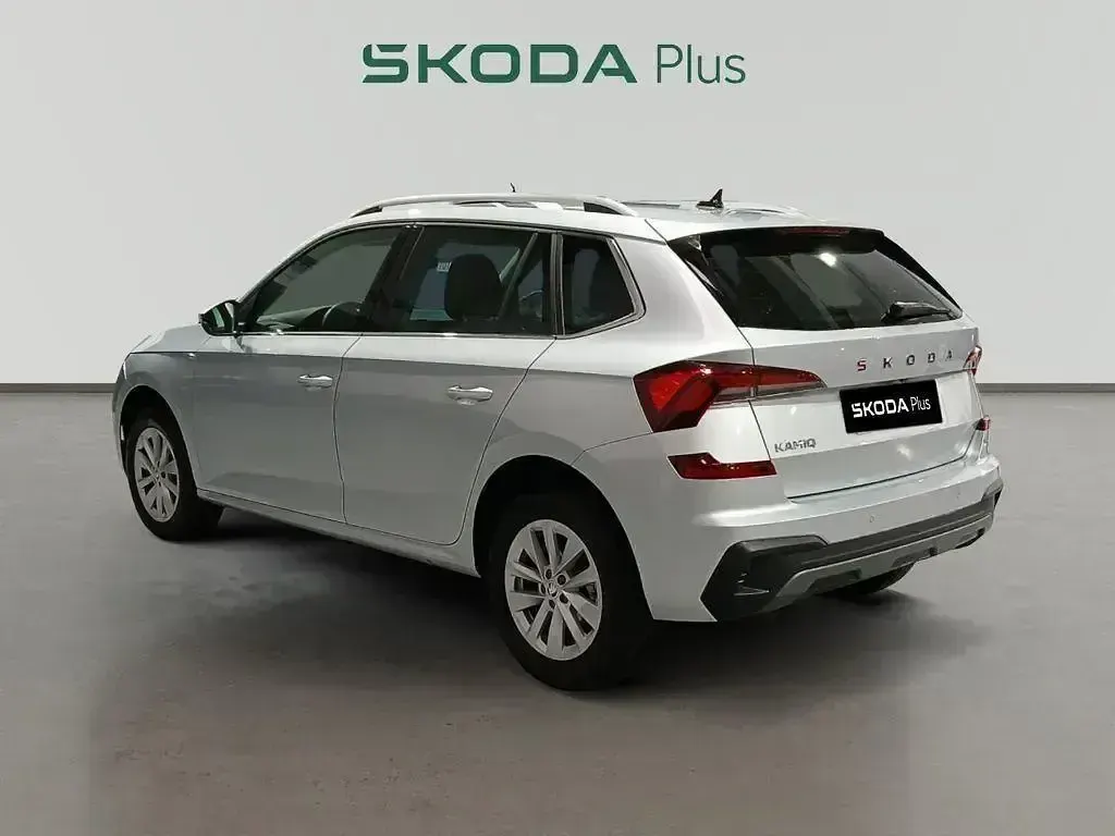 Usado Skoda Kamiq Selection 115 CV (84 kW) 2025 Gris plata SUV