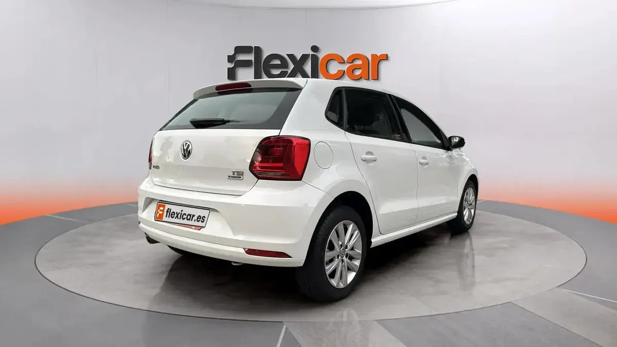 Usado VW Polo 90 CV (66 kW) 2017 Blanco Berlina