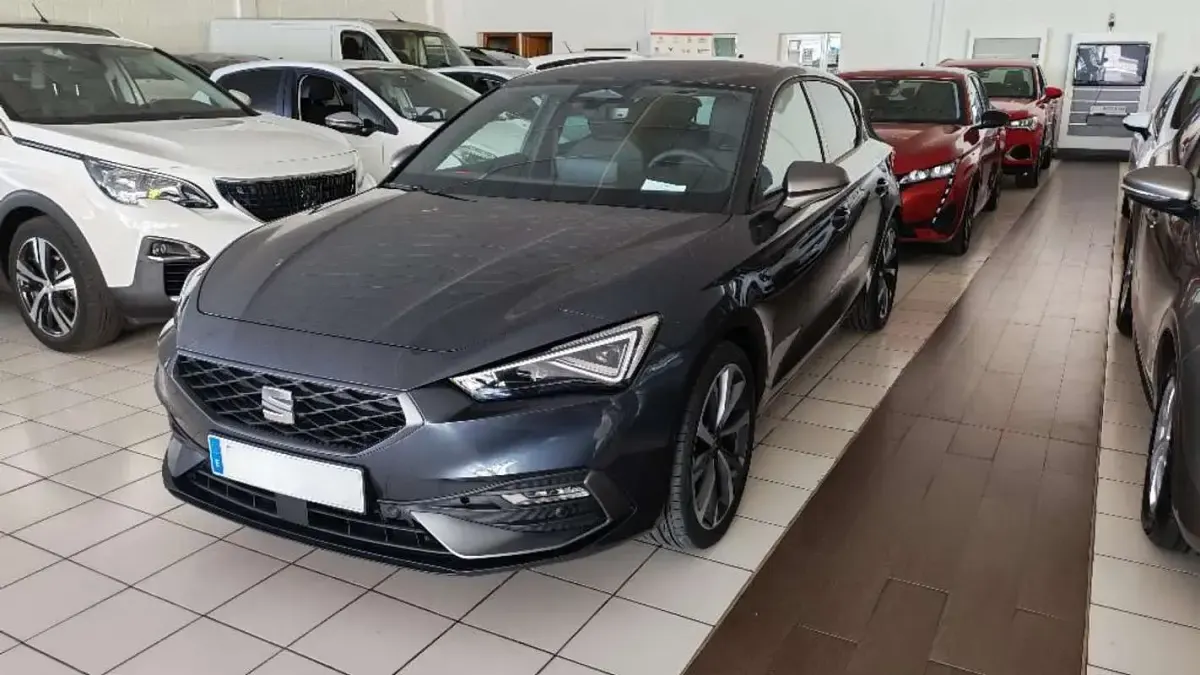 Nuevo Seat Leon FR 150 CV (110 kW) 2026 Gris Berlina
