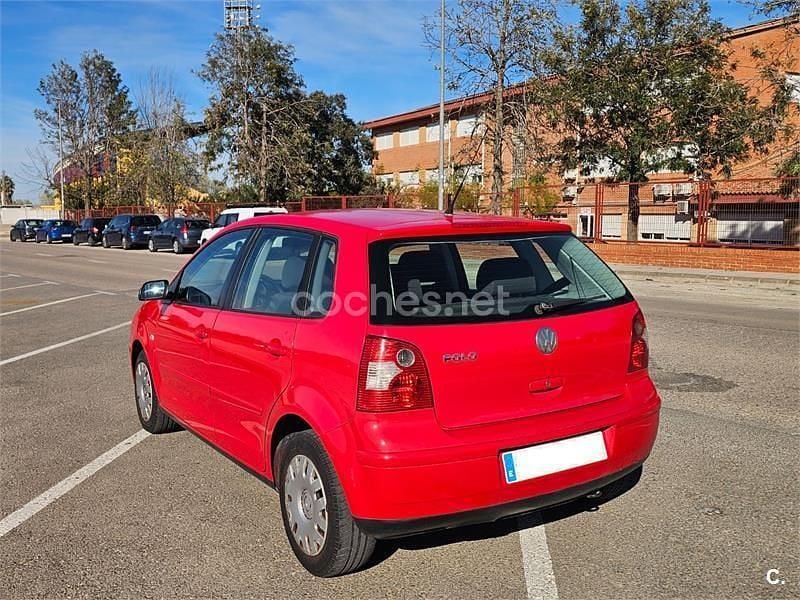 Usado VW Polo Trendline 75 CV (55 kW) 2003 Rojo Berlina