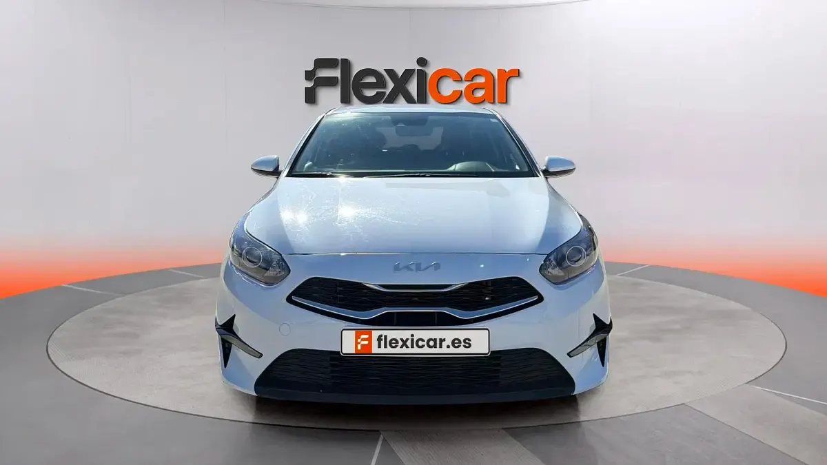 Usado Kia Ceed 136 CV (100 kW) 2023 Blanco Utilitario