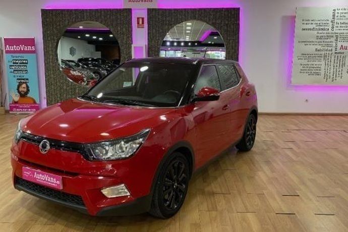 Usado 2015 Ssangyong Tivoli SUV | 12.995 € (Caro) - Imagen 1/4