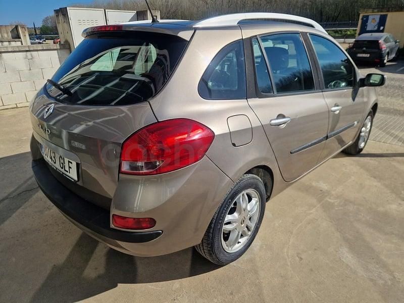 Usado Renault Clio GrandTour Exception 85 CV (62 kW) 2009 Beige Familiar