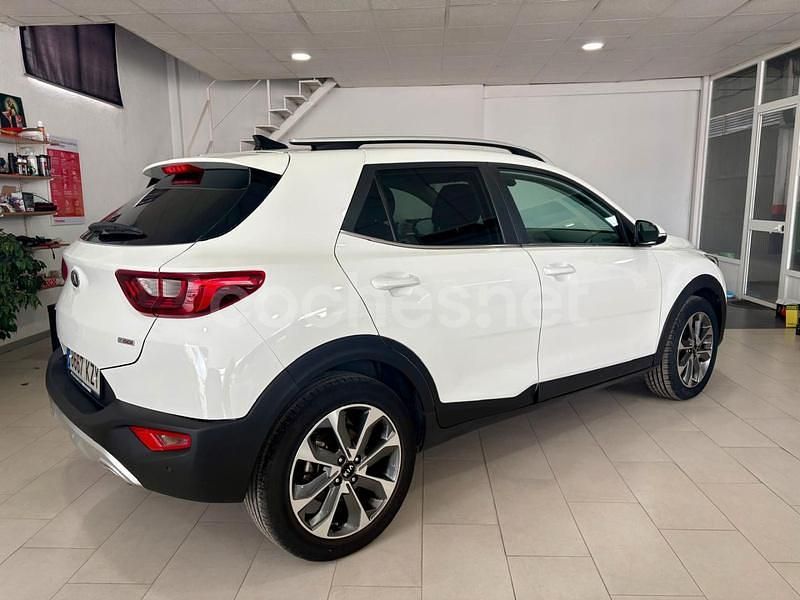 Usado Kia Stonic 100 CV (73 kW) 2019 Blanco SUV