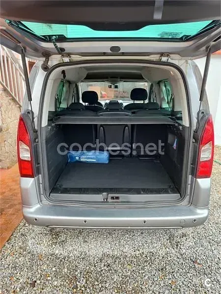 Usado Peugeot Partner Tepee Outdoor 100 CV (73 kW) 2016 Gris / plata Monovolumen