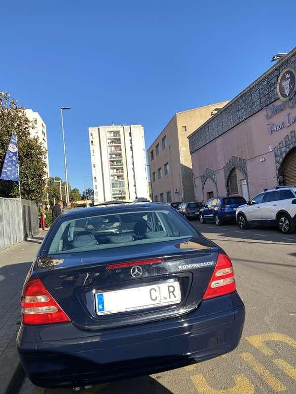 Usado Mercedes C180 Elegance 143 CV (105 kW) 2003 Azul Berlina