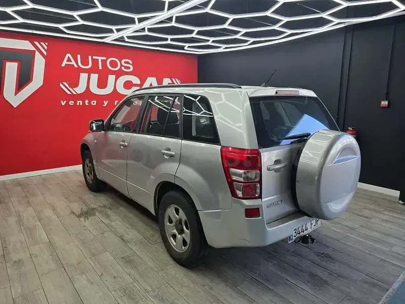 Usado Suzuki Grand Vitara 129 CV (94 kW) 2007 Gris / plata SUV