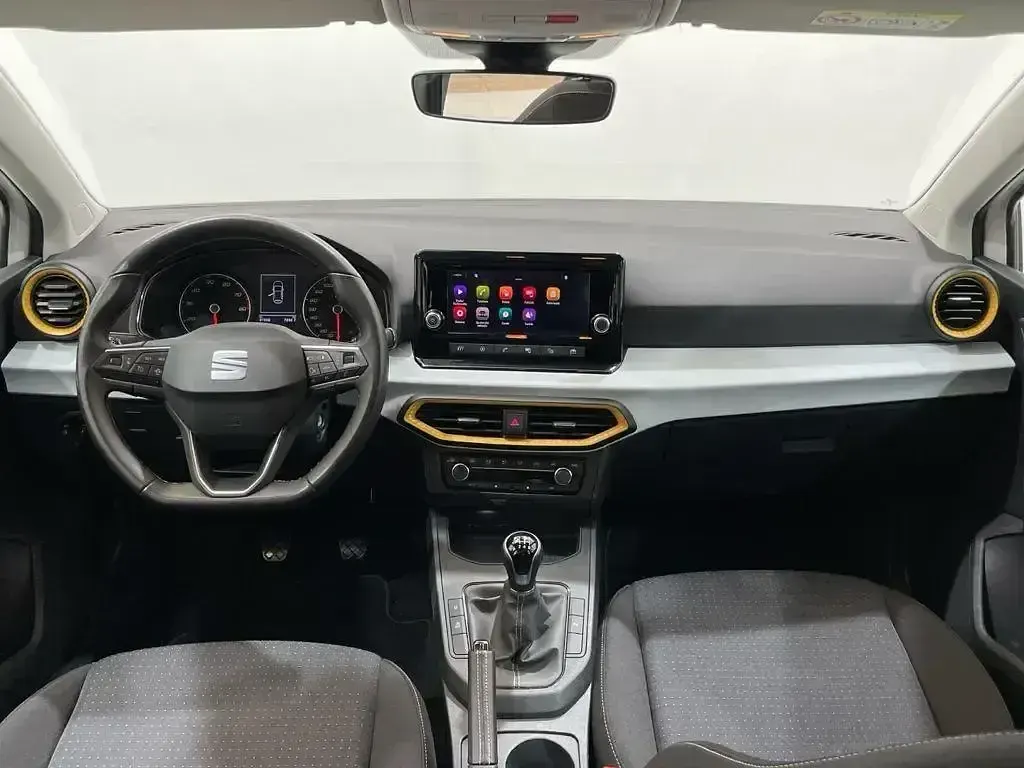 Usado Seat Ibiza Style Plus 110 CV (80 kW) 2022 Blanco Utilitario