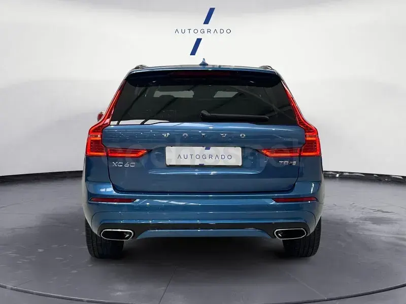 Usado Volvo XC60 R-Design 390 CV (286 kW) 2019 Azul SUV