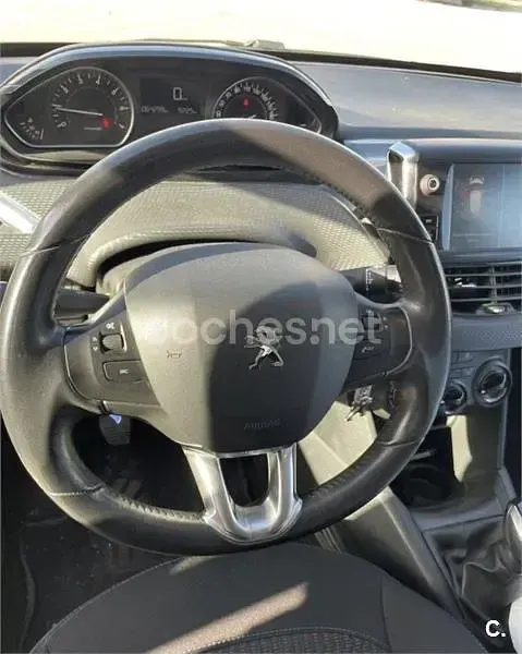 Usado Peugeot 208 Style 82 CV (60 kW) 2018 Gris / plata Utilitario