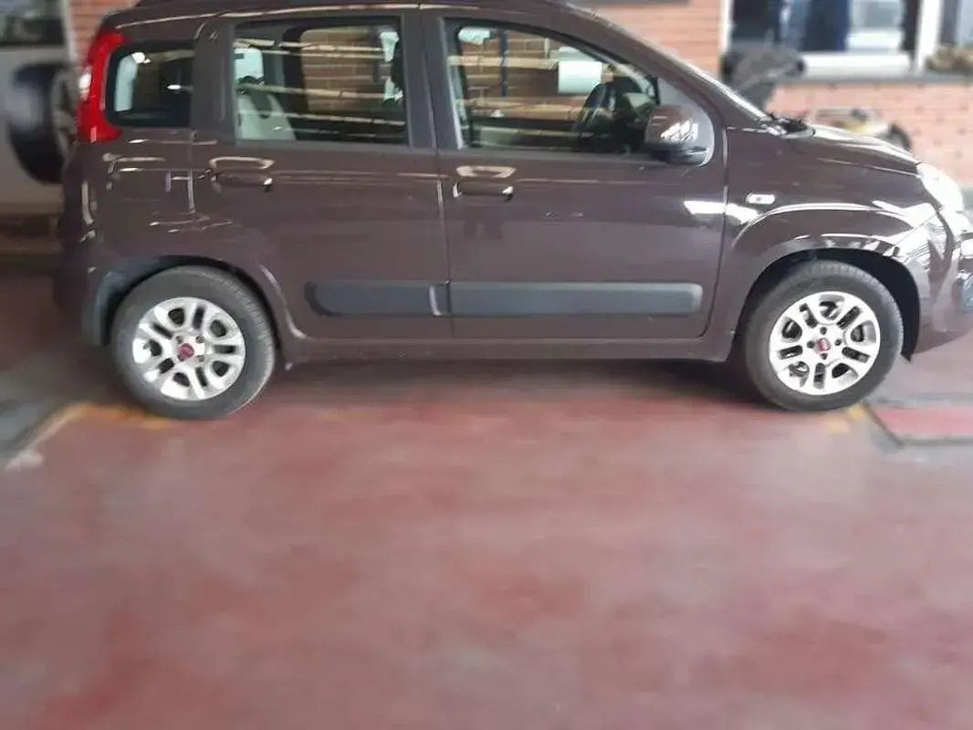 Usado Fiat Panda Lounge 86 CV (63 kW) 2013 Marrón Utilitario