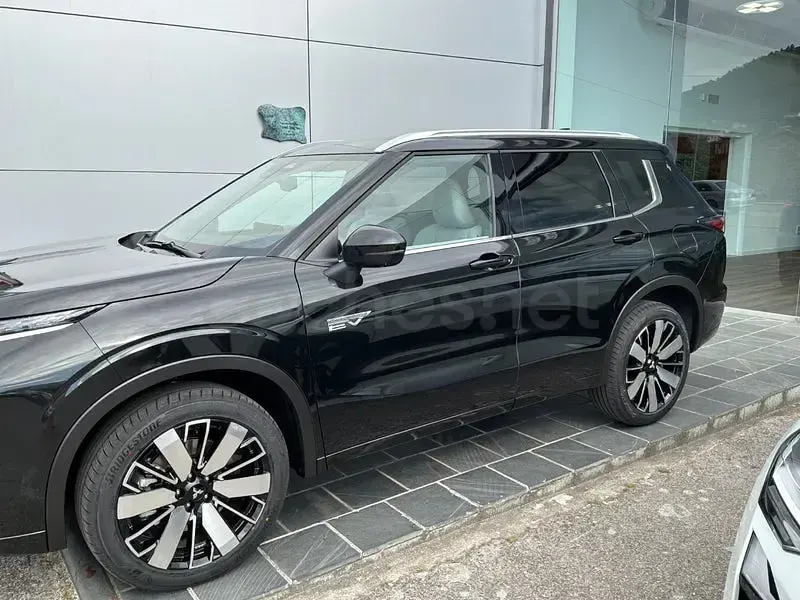Nuevo Mitsubishi Outlander P-HEV 306 CV (225 kW) 2026 Negro SUV