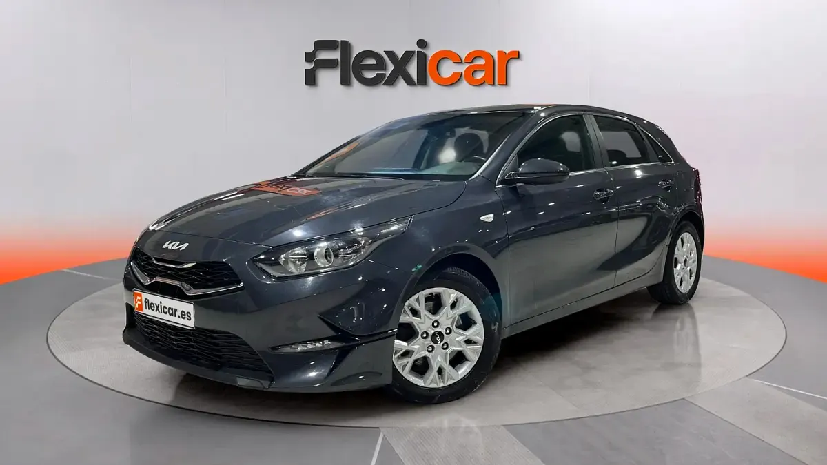 Usado Kia Ceed 136 CV (100 kW) 2023 Gris Utilitario