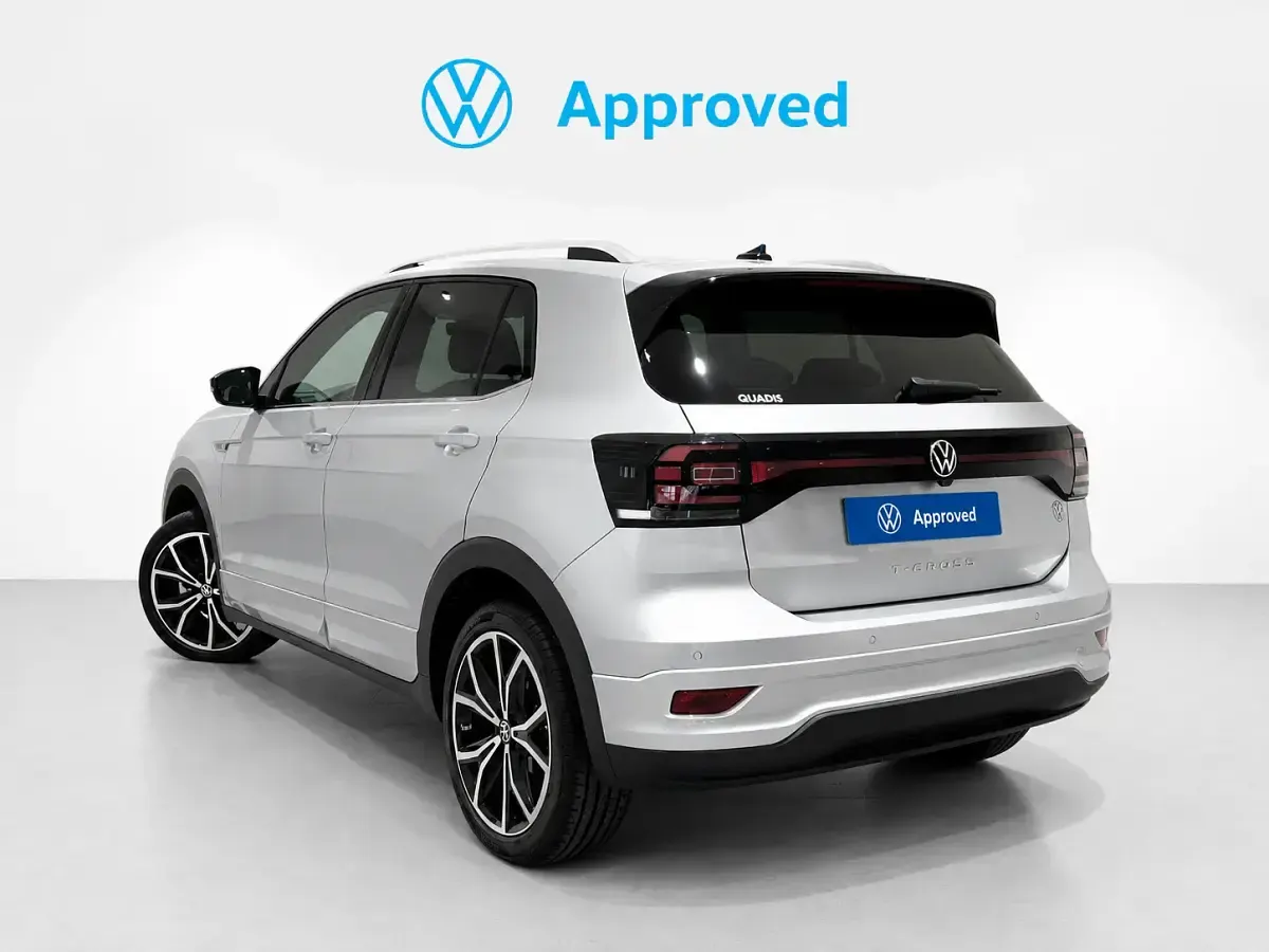 Usado VW T-Cross R-line 116 CV (85 kW) 2025 Gris plata SUV