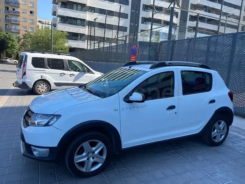 Usado Dacia Sandero Stepway 90 CV (66 kW) 2014 Blanco Berlina