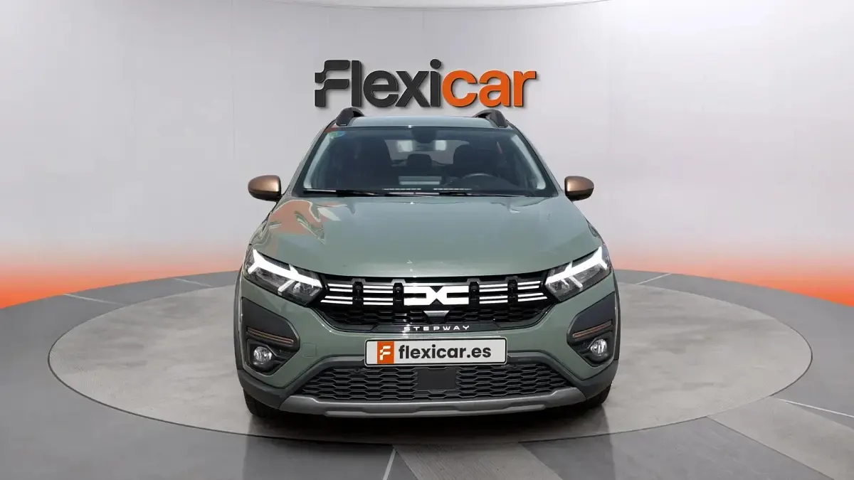 Usado Dacia Sandero Essentiel 101 CV (74 kW) 2024 Verde Berlina