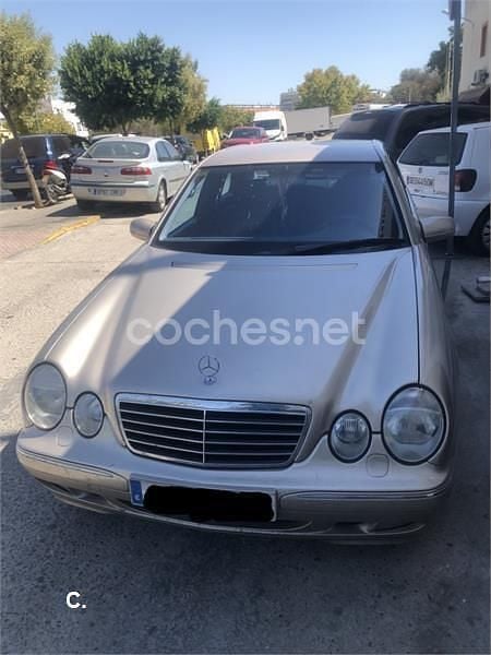Beige Usado 2001 Mercedes E320 Avantgarde Berlina | 4000 € - Imagen 1/4