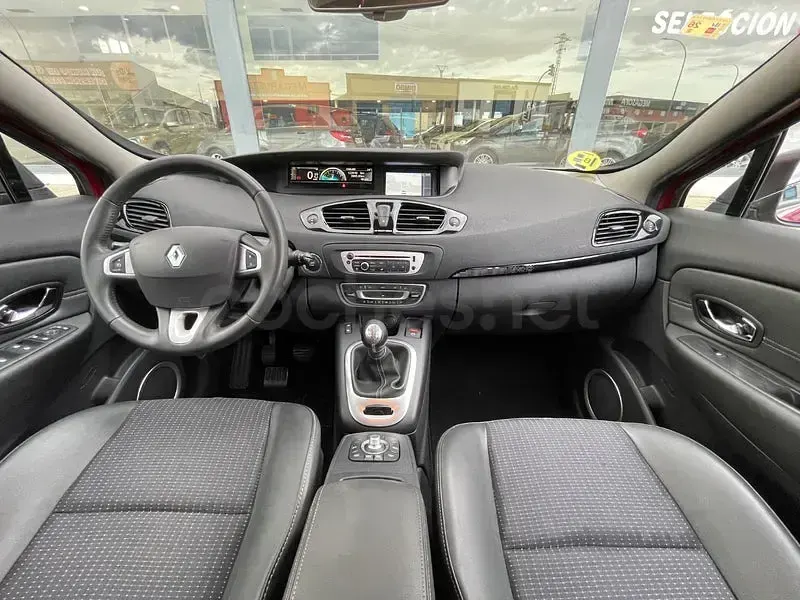 Usado Renault Scénic III Dynamique 110 CV (80 kW) 2013 Granate Monovolumen