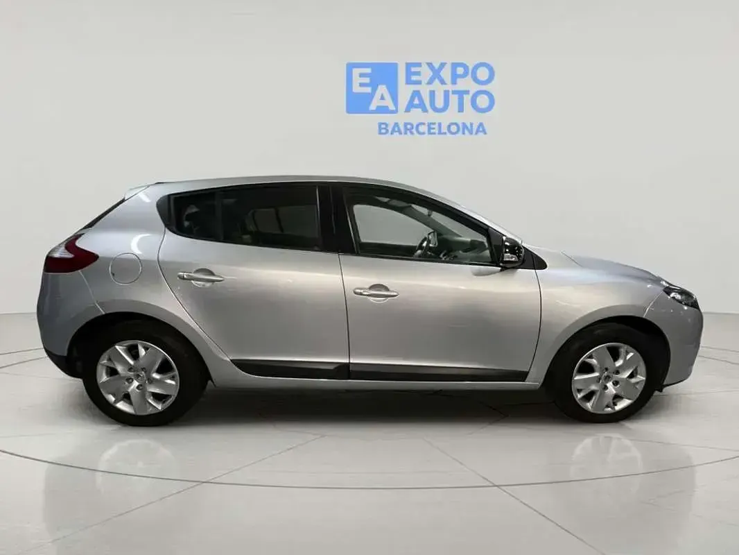 Usado Renault Mégane 109 CV (80 kW) 2011 Gris Utilitario