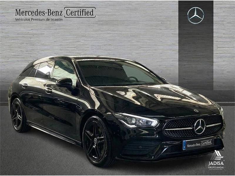 Usado Mercedes CLA200 Shooting Brake 150 CV (110 kW) 2025 Negro Familiar