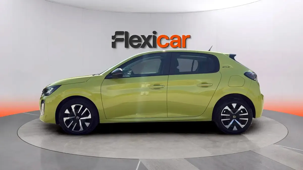 Usado Peugeot 208 Style 110 CV (80 kW) 2025 Verde Utilitario