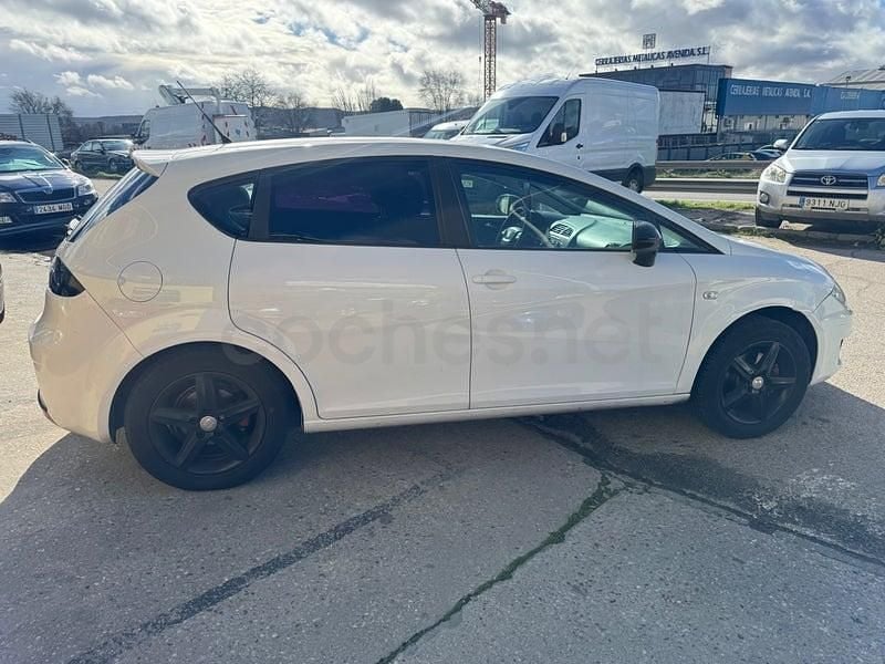 Usado Seat Leon Reference 125 CV (91 kW) 2010 Blanco Utilitario