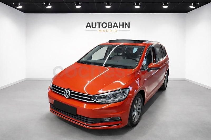 Usado VW Touran Sportline 150 CV (110 kW) 2017 Naranja Monovolumen