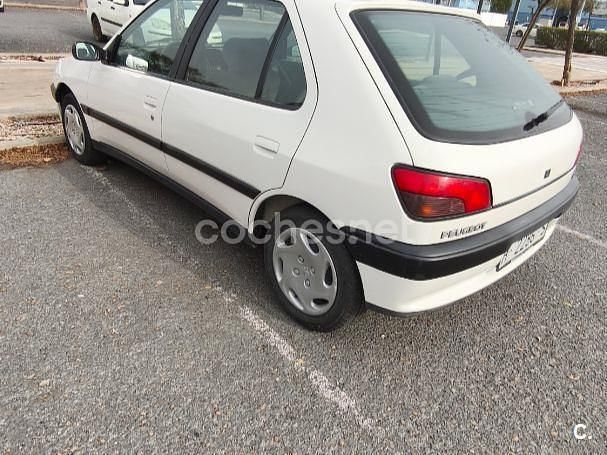 Usado Peugeot 306 90 CV (66 kW) 1993 Blanco Utilitario