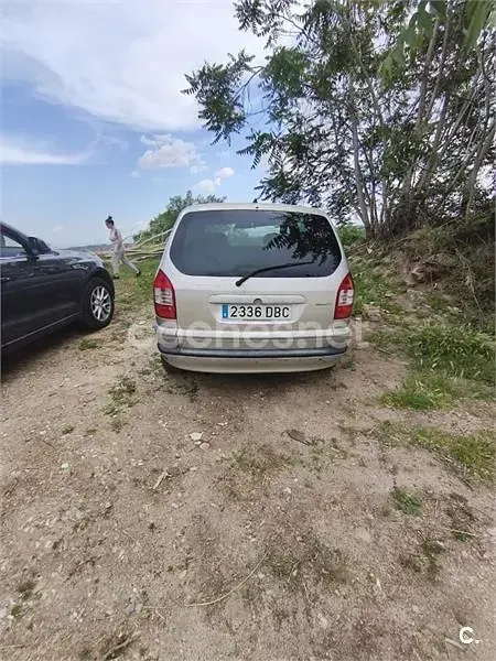 Usado Opel Zafira Elegance 100 CV (73 kW) 2004 Gris / plata Monovolumen
