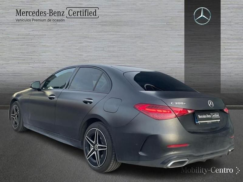 Usado Mercedes C300 AMG line 204 CV (150 kW) 2024 Designo graphitgrau magno Berlina
