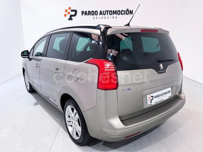 Usado Peugeot 5008 Style 120 CV (88 kW) 2017 Gris / plata Monovolumen