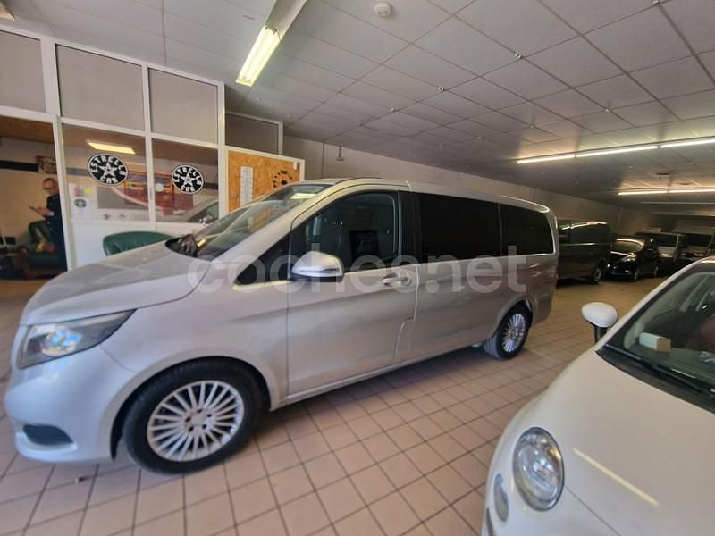 Usado Mercedes V220 Avantgarde 163 CV (119 kW) 2017 Gris / plata Monovolumen