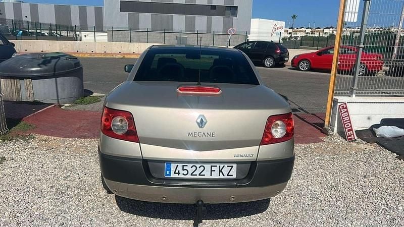 Usado Renault Mégane Cabriolet Privilege 131 CV (96 kW) 2007 Beige Descapotable
