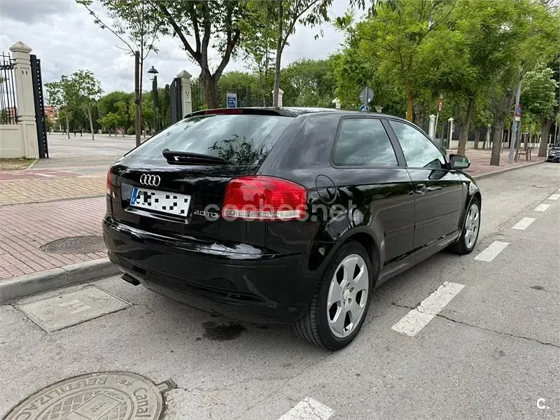 Usado Audi A3 Attraction 140 CV (102 kW) 2006 Negro Utilitario