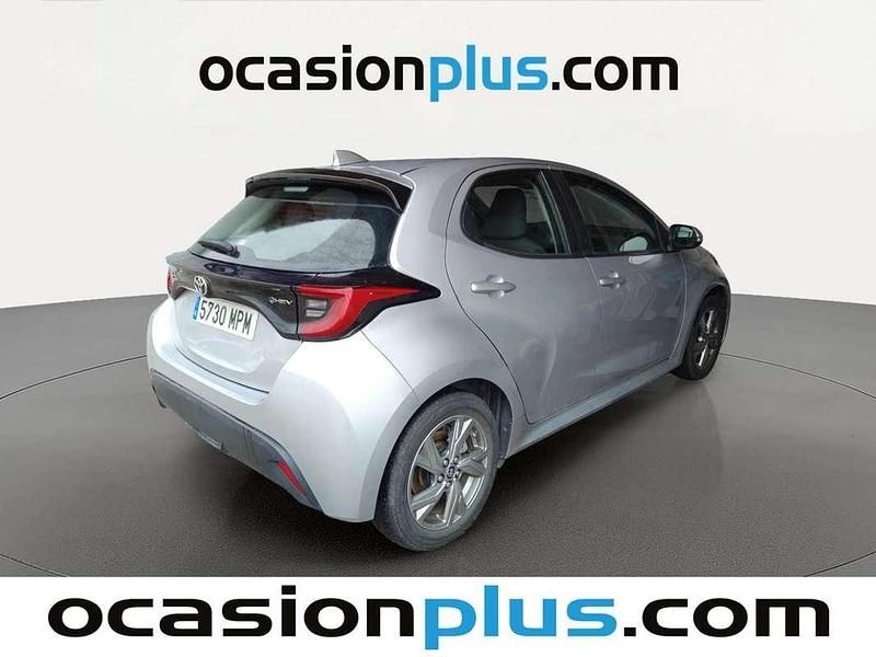 Usado Toyota Yaris Hybrid Active 116 CV (85 kW) 2024 Gris Utilitario