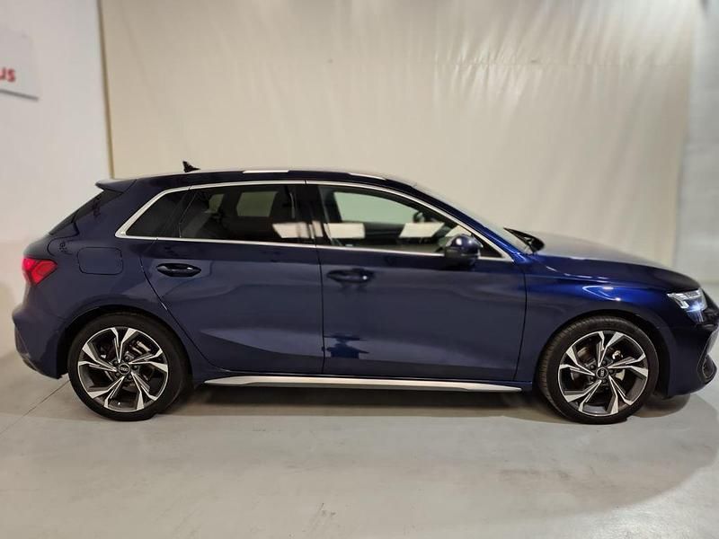 Usado Audi A3 Sportback S-Line 116 CV (85 kW) 2024 Azul Utilitario