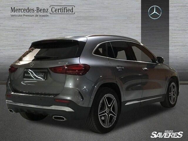 Usado Mercedes GLA200 AMG line 150 CV (110 kW) 2024 Gris montaña SUV