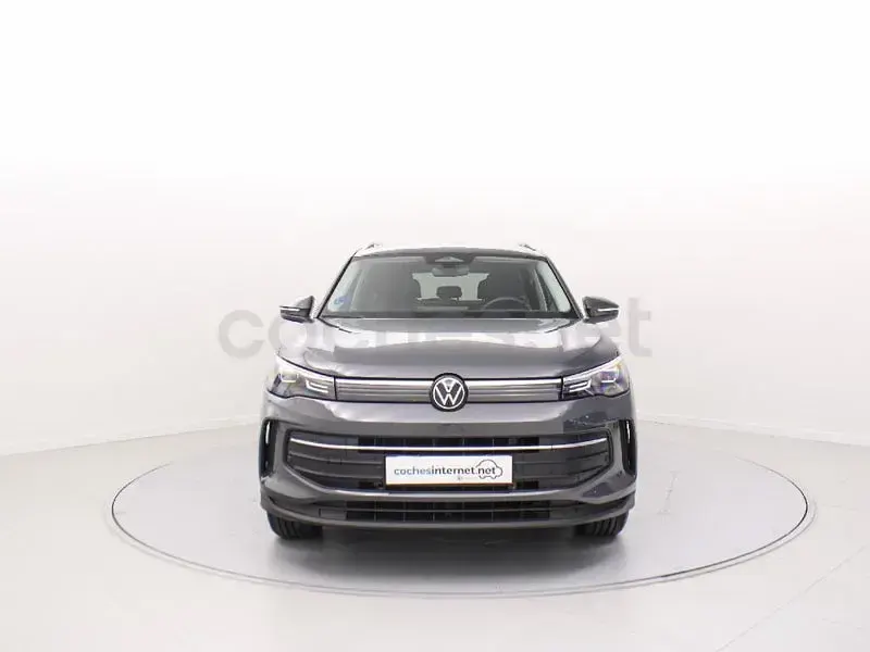 Usado VW Tiguan Life 204 CV (150 kW) 2024 Gris / plata SUV