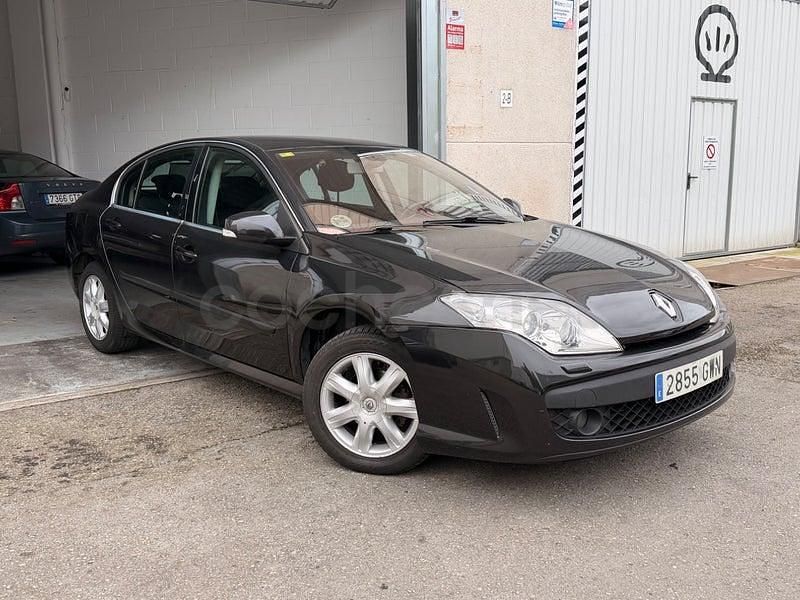 Usado Renault Laguna III 110 HP (80 kW) 2010 Preto Sedan