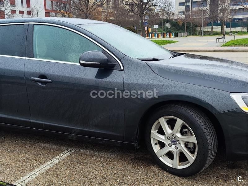Usado Volvo V60 R-Design 136 CV (100 kW) 2013 Gris / plata Familiar