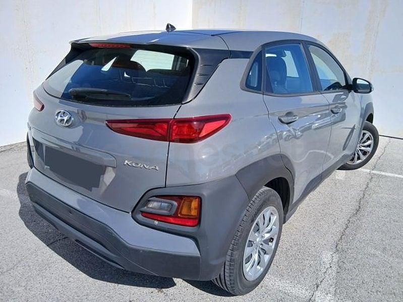 Usado Hyundai Kona 120 CV (88 kW) 2021 Gris / plata SUV
