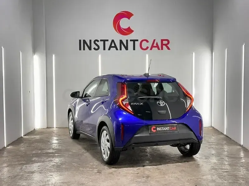 Usado Toyota Aygo X Play 72 CV (52 kW) 2023 Azul SUV