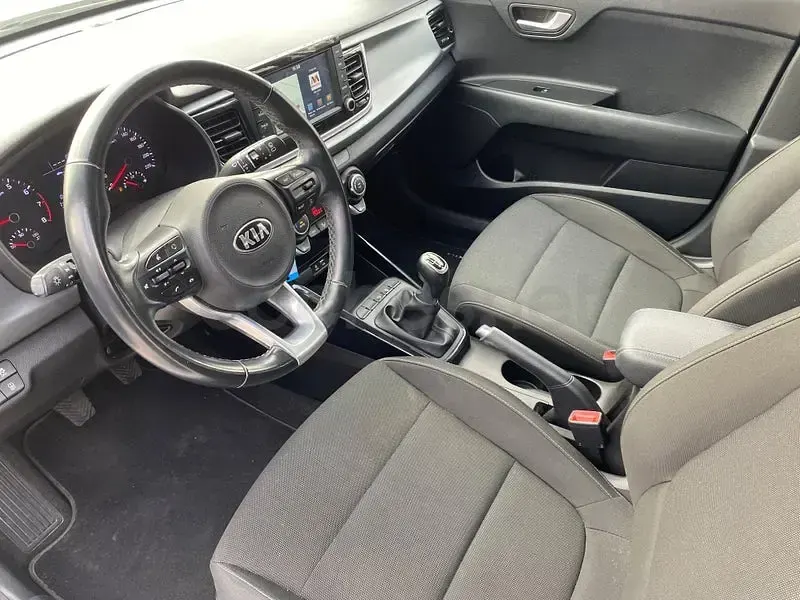 Usado Kia Rio 100 CV (73 kW) 2020 Blanco Berlina