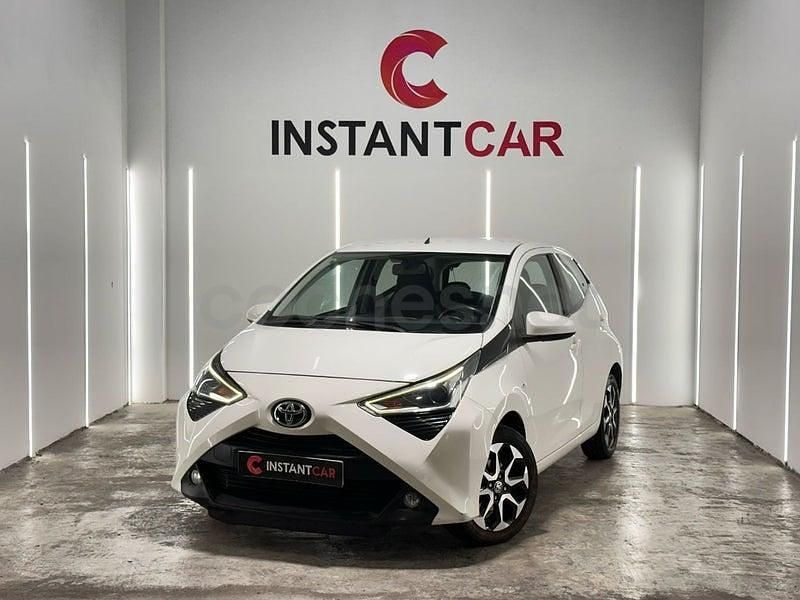 Usado Toyota Aygo X-play 72 CV (52 kW) 2020 Blanco Utilitario