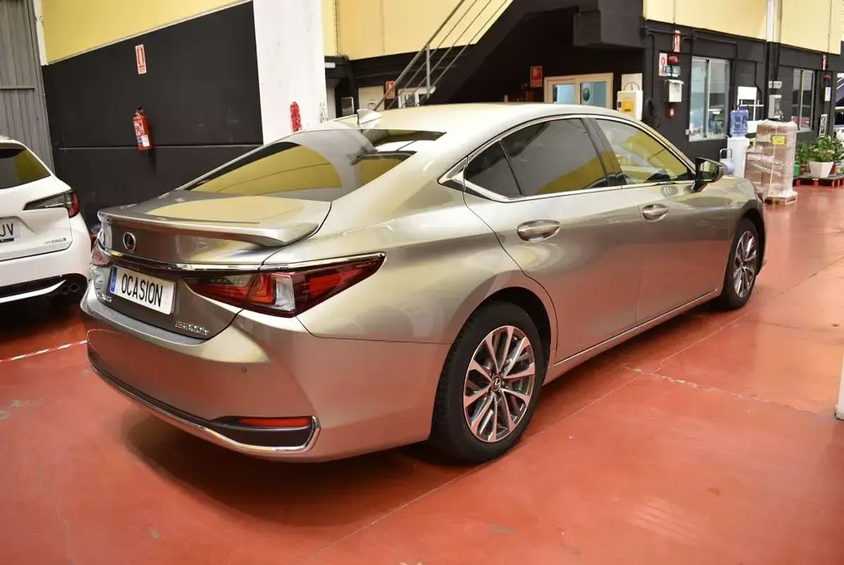 Usado Lexus ES300 218 CV (160 kW) 2022 Beige Berlina